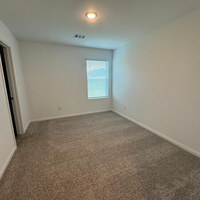 Building Photo - 16750 N Marie Vlg Dr