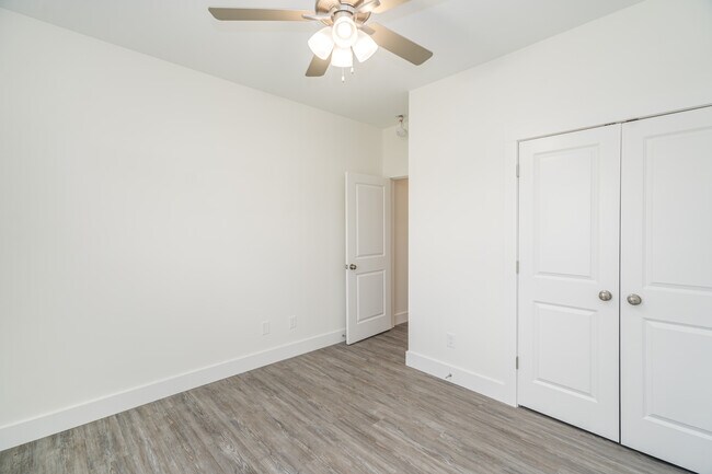 Building Photo - 147 Greenbriar Ln