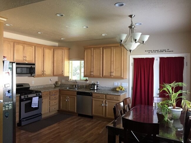 Building Photo - Beautiful Orem home for rent!