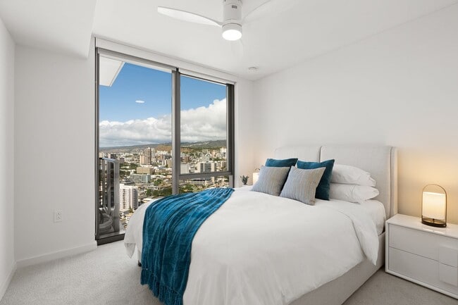 Building Photo - Fully furnished 1-bed, 1-bath, 1-parking a...