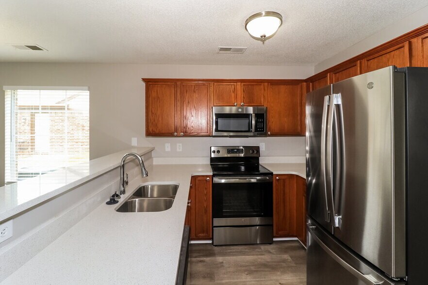 Building Photo - 1497 Pemberton Ln