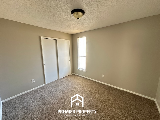 Building Photo - Charming 3BR Memphis Home with Garage, Open Kitchen & Fenced Backyard