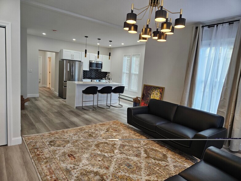 Building Photo - 22 Lancaster St