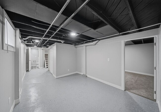Building Photo - 6928 Ballard Ave