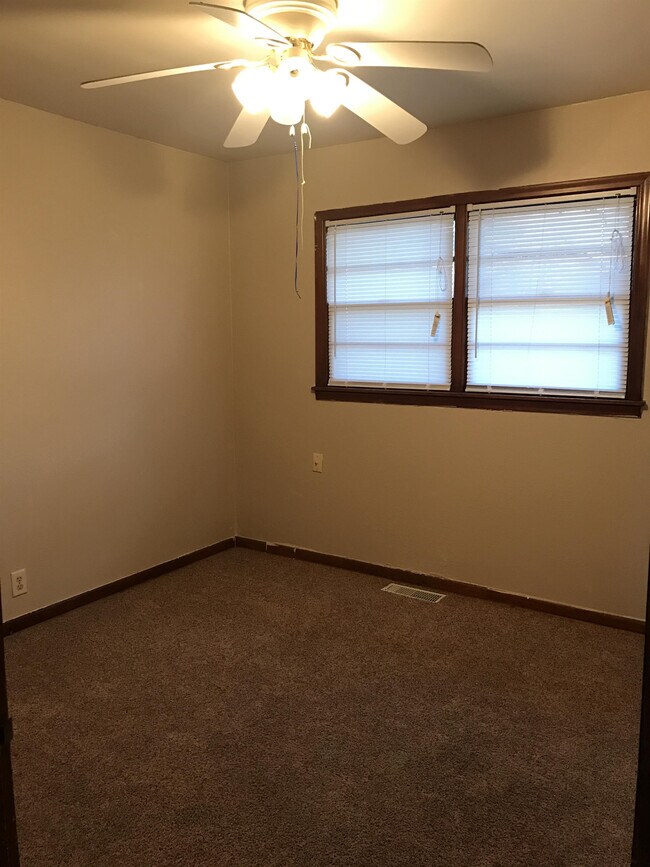 Building Photo - 8126 E Indianapolis St