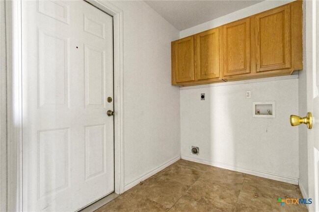 Building Photo - 3504 Saul Dr