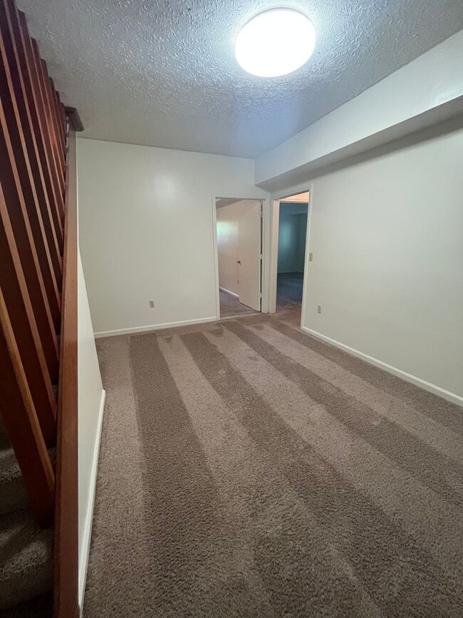Building Photo - 4 Bedroom 2 Bath Single Family Home