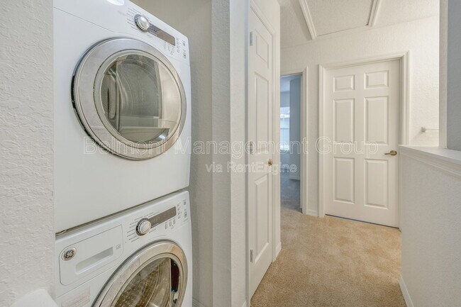 Building Photo - 4021 Venetian Bay Dr