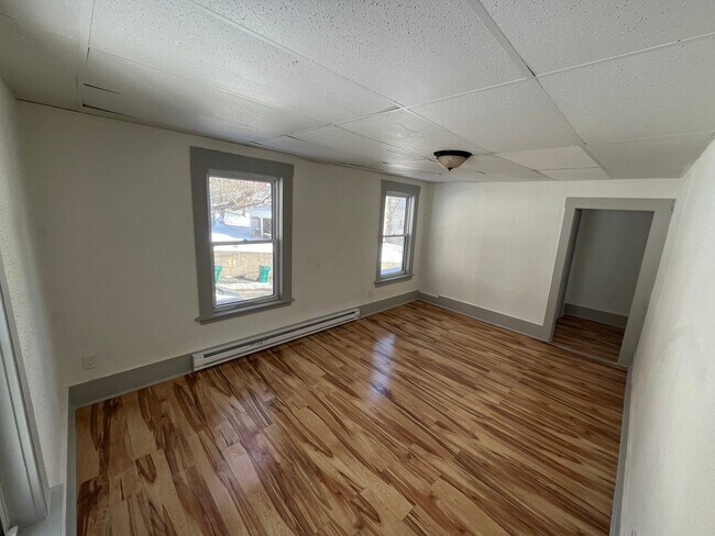 Building Photo - 40 Garnet St