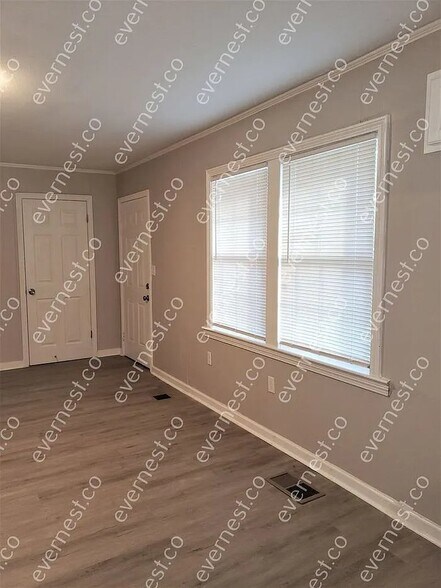 Building Photo - 729 McCluer Rd