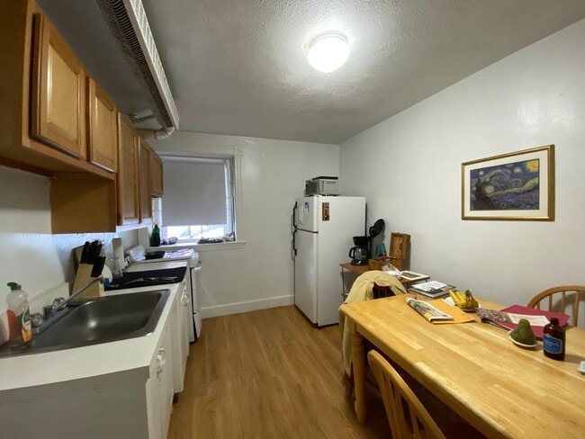 Building Photo - Large ground level 1 bed in a prime location in Brookline!