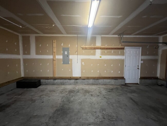 Building Photo - Charming 3-Bed, 2-Bath Home-106 Skipping Stone Lane