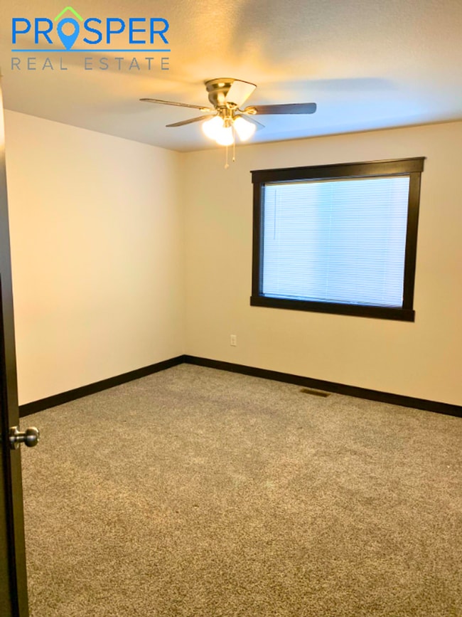 Building Photo - TH341X