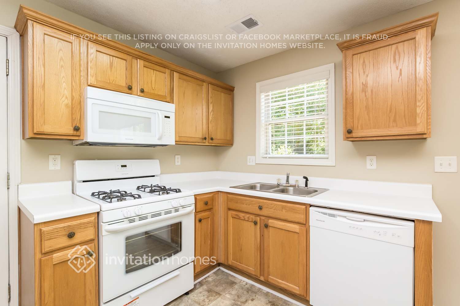 Building Photo - 5773 River Side Walk