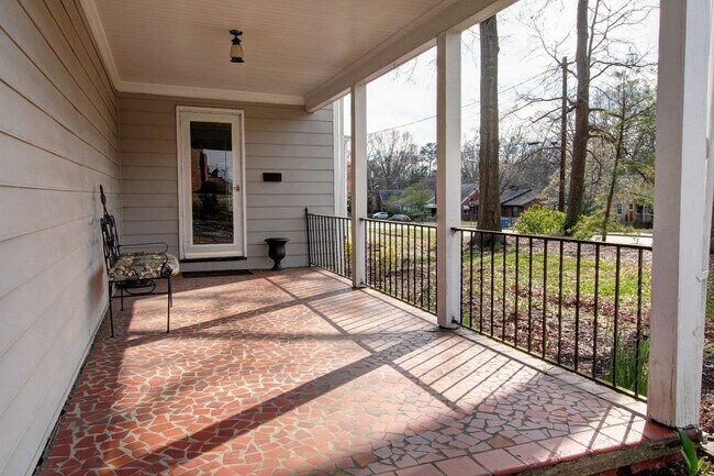 Building Photo - Beautiful and Spacious 2bd/1ba Home Near Northgate Park in Durham's Colonial Village!