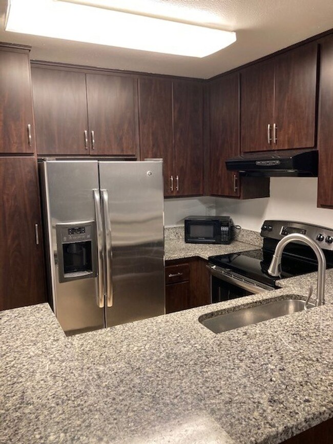 Primary Photo - Spacious 2 Bed Condo in Del Cerro!