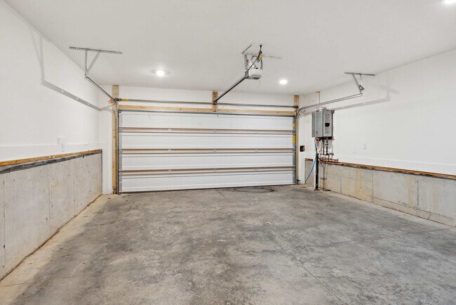 Building Photo - 3206 West End Cir