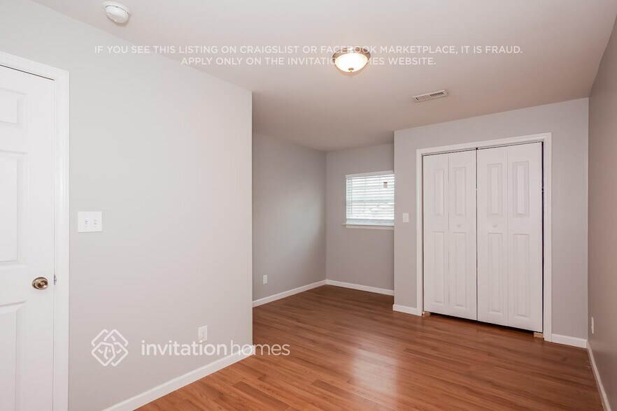 Building Photo - 521 S Little Texas Rd