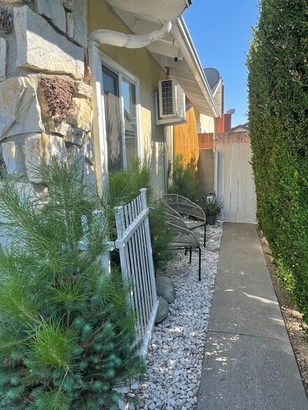 Private entrance - 3200 E Elm St