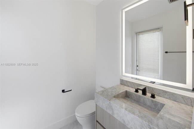 Building Photo - 3111 SW 12th St