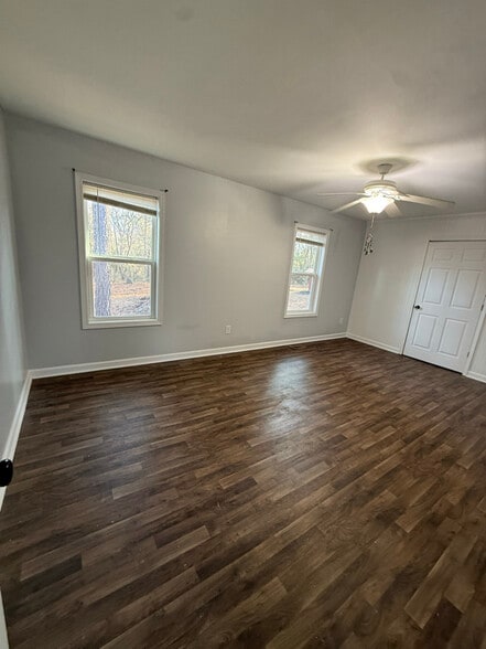 Building Photo - 224 Pinewood St