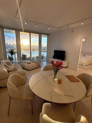 Building Photo - The Bentley Bay Condo