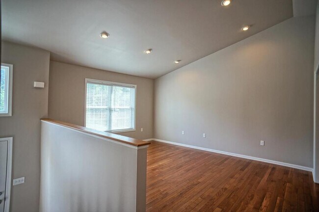 Building Photo - 654 Cornhill Rd.