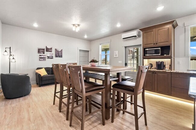 Building Photo - 303 CM Rdg Ln