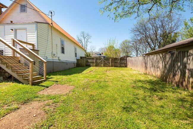 Building Photo - Located in the heart of Cleveland Park, this charming home has it all!