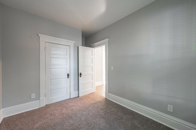 Building Photo - 954 Delaware Ave