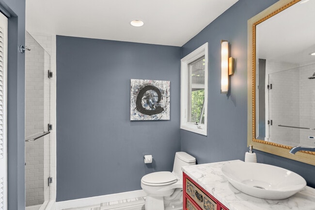 Building Photo - 122 Eastwood Rd