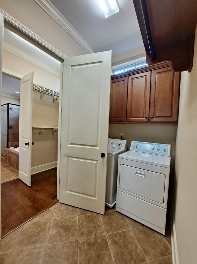 Building Photo - 12170 Inglecrest Ln