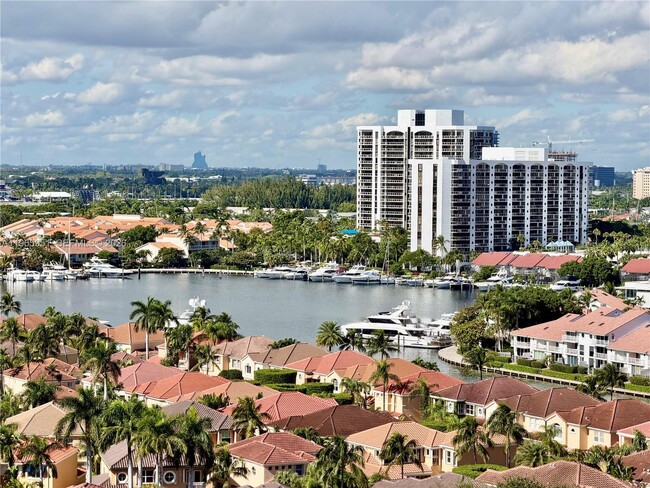 Building Photo - 20515 E Country Club Dr