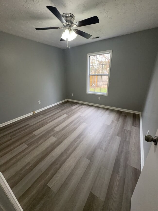 Building Photo - Beautiful 3 Bedroom, 2 Bath Home-3013 Steeple Chase Ct.