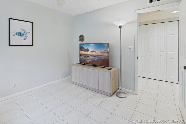 Building Photo - 15451 Pembridge Dr
