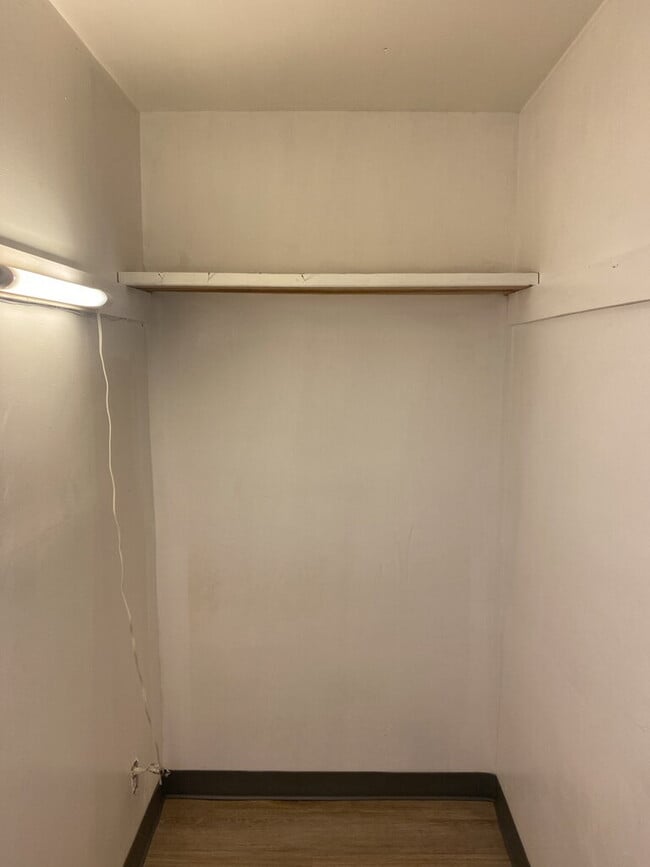 Building Photo - 2BD/1BA Basement Room on The Hill!