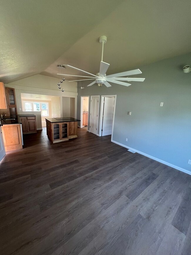 Building Photo - Remodeled 1 Bedroom Millcreek House