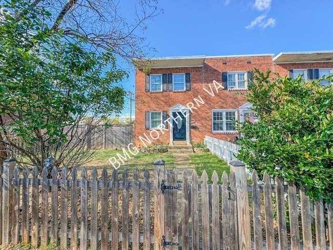 Building Photo - 3800 Edison St
