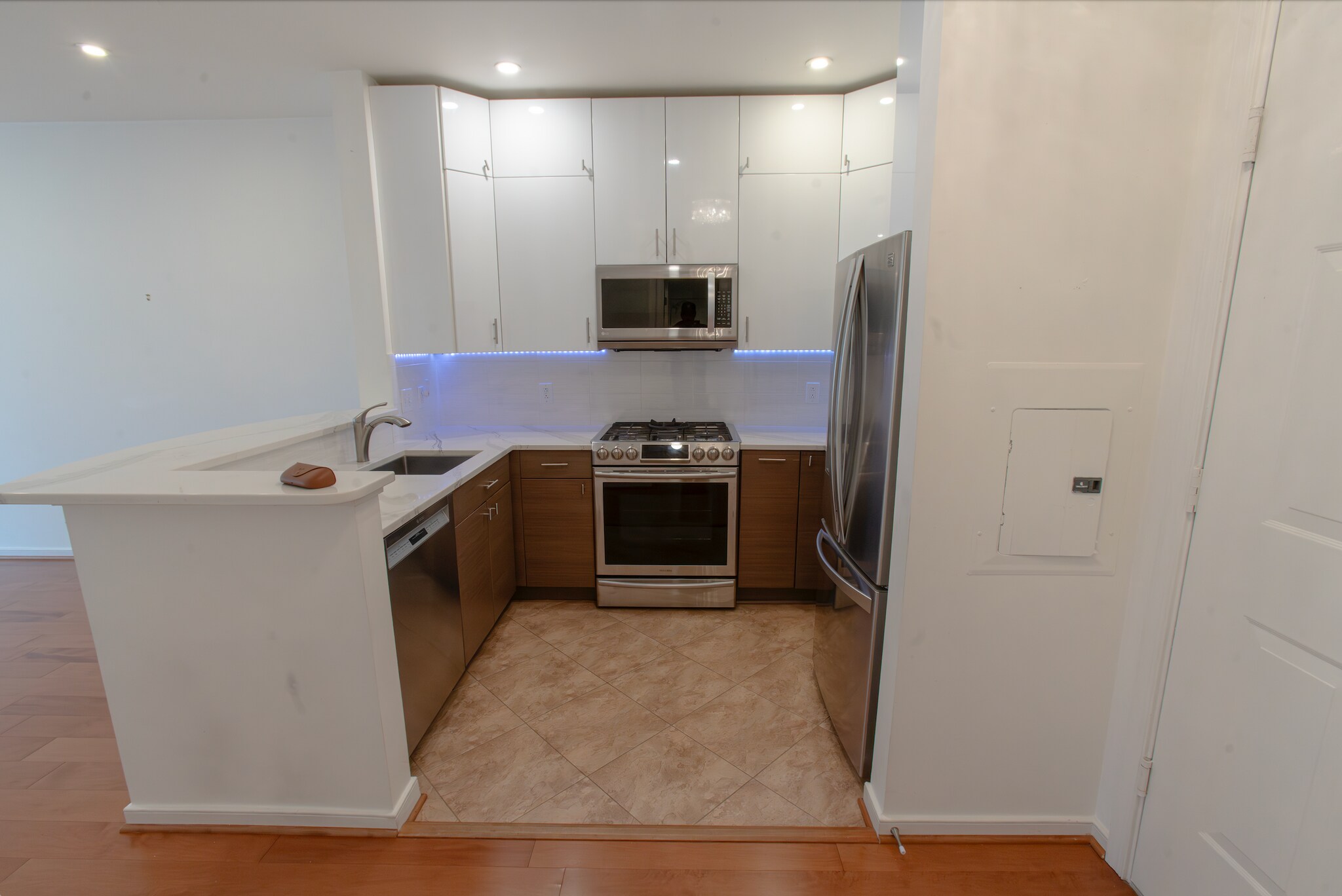 Building Photo - 1645 International Dr