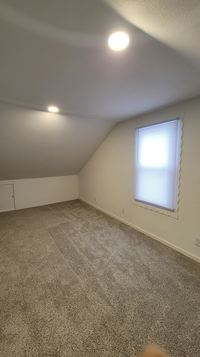 Building Photo - 3643 E Van Norman Ave