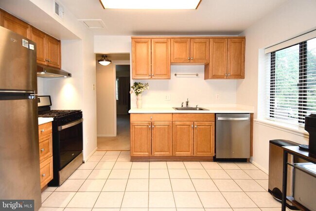 Building Photo - 1672 Parkcrest Cir
