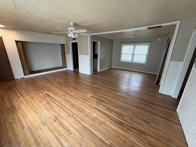 Building Photo - 8915 E 3rd Pl