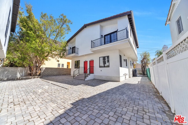 Primary Photo - 1024-1024 Masselin Ave
