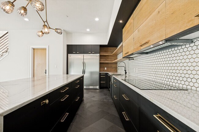 Building Photo - LUXURY TOWNHOME IN LONE STAR DISTRICT