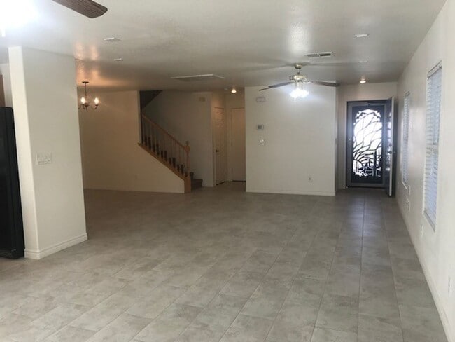 Building Photo - 5 Bedroom House! Great Room living space d...