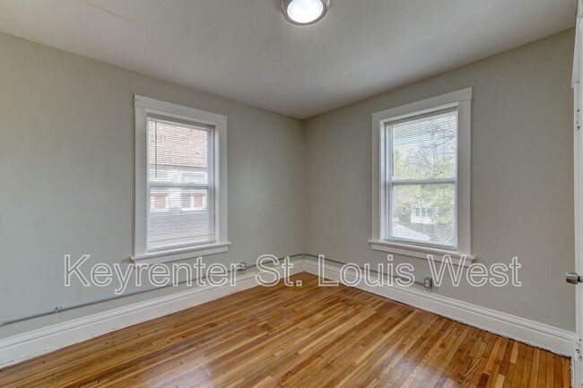 Building Photo - 3953 Tholozan Ave
