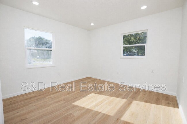 Building Photo - 2919 Hickory St