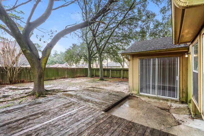 Building Photo - 16602 Quiet Trail Dr