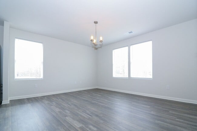 Building Photo - 132 Elegance Wy