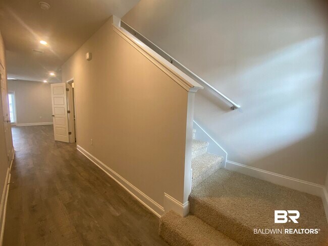 Building Photo - 6677 Spaniel Dr